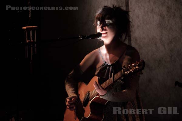 PEAU - 2010-03-23 - PARIS - La Maroquinerie - 